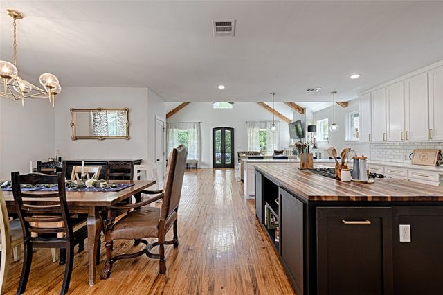 1323 Lansford Avenue, Dallas, TX 75224