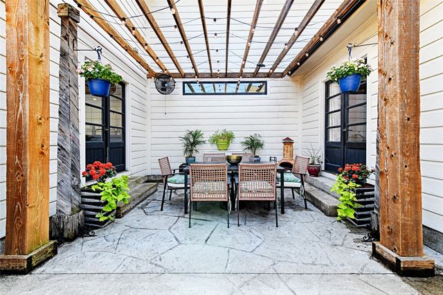 1323 Lansford Avenue, Dallas, TX 75224
