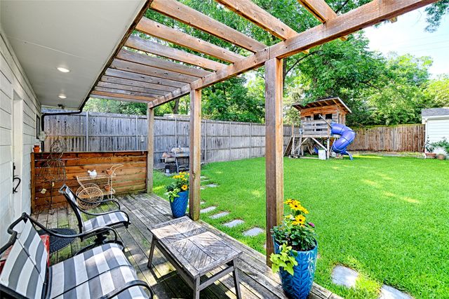 1323 Lansford Avenue, Dallas, TX 75224