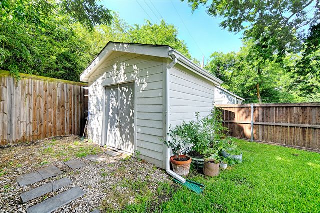 1323 Lansford Avenue, Dallas, TX 75224