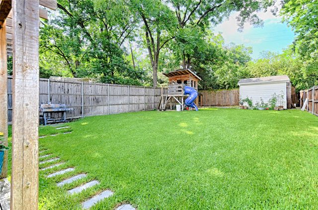 1323 Lansford Avenue, Dallas, TX 75224