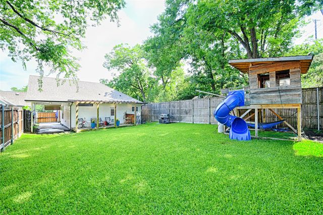 1323 Lansford Avenue, Dallas, TX 75224