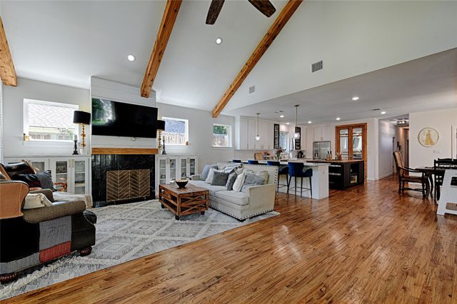 1323 Lansford Avenue, Dallas, TX 75224