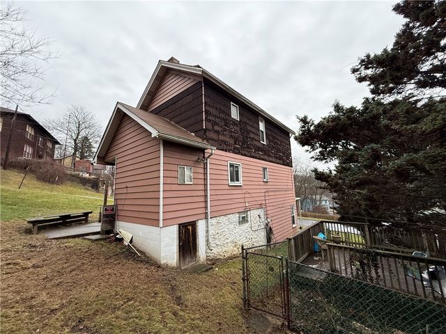 727 Thompson Str, Turtle Creek, PA 15145