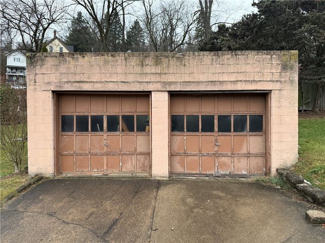 727 Thompson Str, Turtle Creek, PA 15145