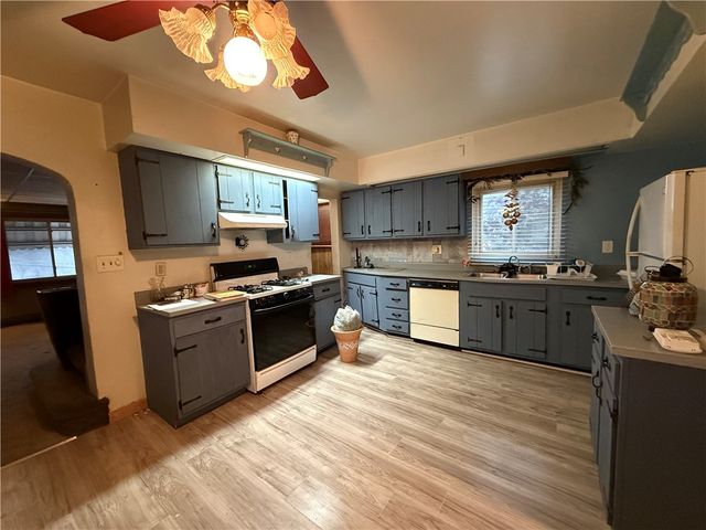 727 Thompson Str, Turtle Creek, PA 15145