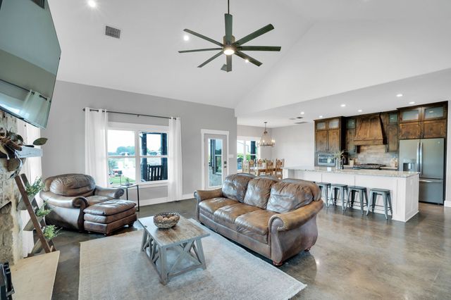 61 Rockett Lane, Pecan Hill, TX 75154