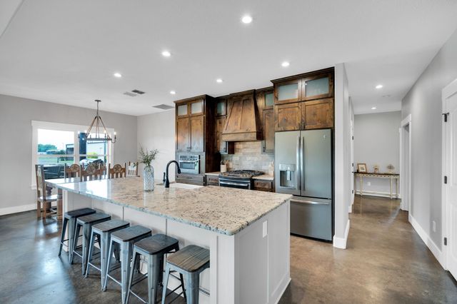 61 Rockett Lane, Pecan Hill, TX 75154