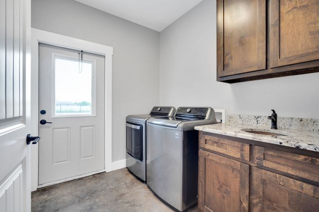 61 Rockett Lane, Pecan Hill, TX 75154