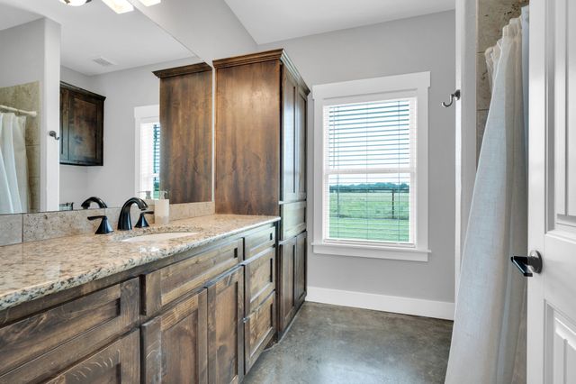 61 Rockett Lane, Pecan Hill, TX 75154