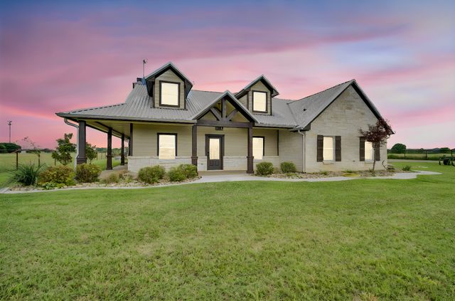 61 Rockett Lane, Pecan Hill, TX 75154