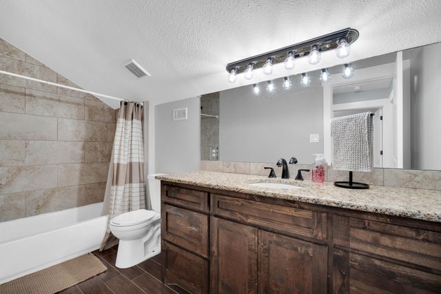 61 Rockett Lane, Pecan Hill, TX 75154