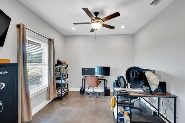 61 Rockett Lane, Pecan Hill, TX 75154
