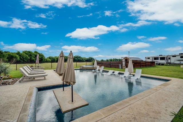 61 Rockett Lane, Pecan Hill, TX 75154