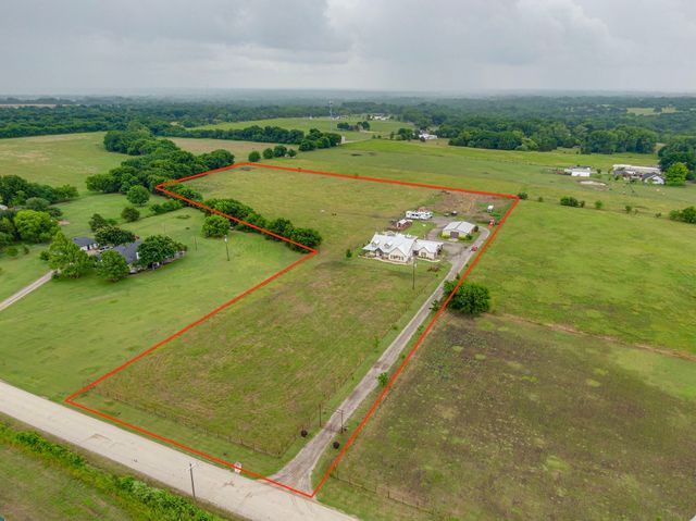 61 Rockett Lane, Pecan Hill, TX 75154