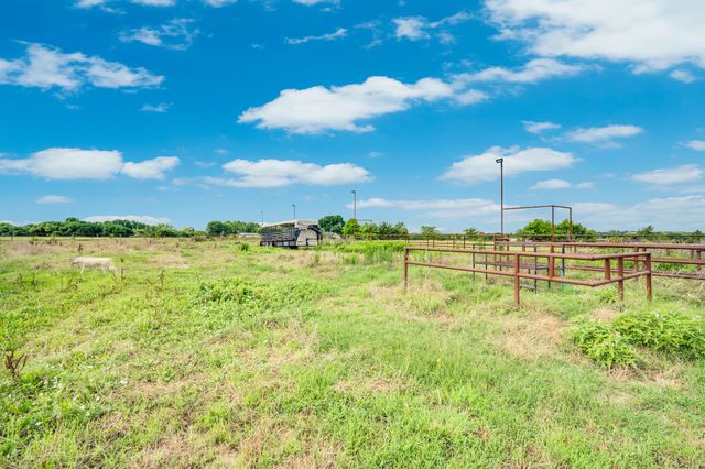 61 Rockett Lane, Pecan Hill, TX 75154