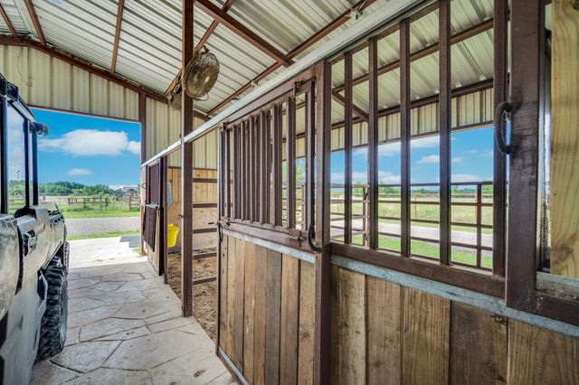 61 Rockett Lane, Pecan Hill, TX 75154