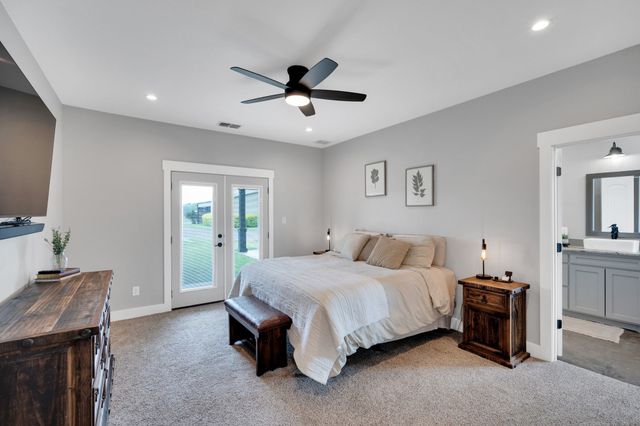 61 Rockett Lane, Pecan Hill, TX 75154