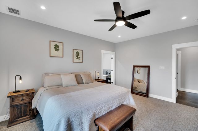 61 Rockett Lane, Pecan Hill, TX 75154