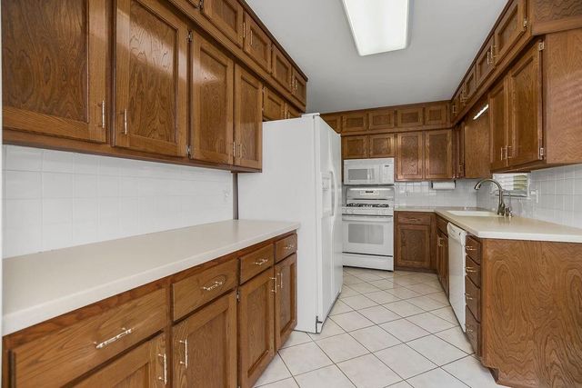 5414 W 72nd Terrace, Prairie Village, KS 66208