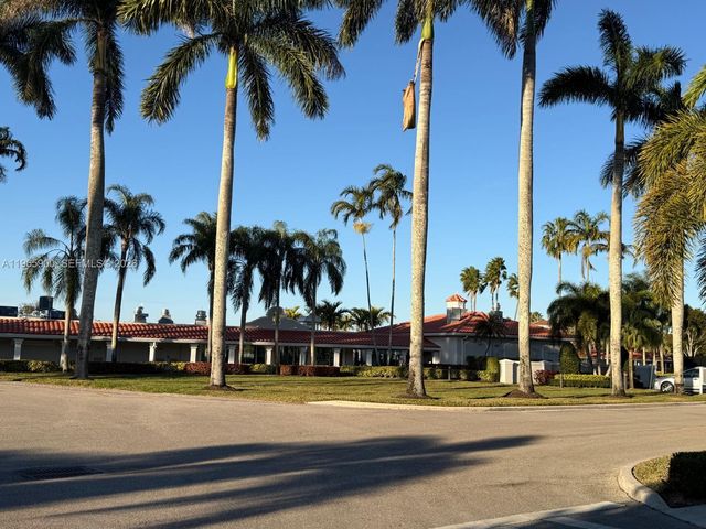 6180 Kings Gate Cir, Delray Beach, FL 33484