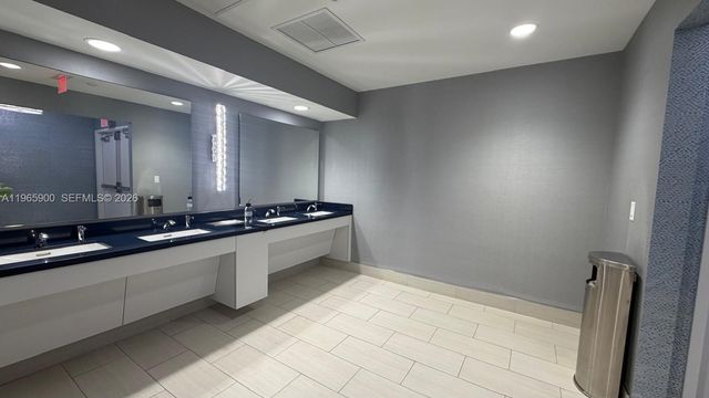 6180 Kings Gate Cir, Delray Beach, FL 33484