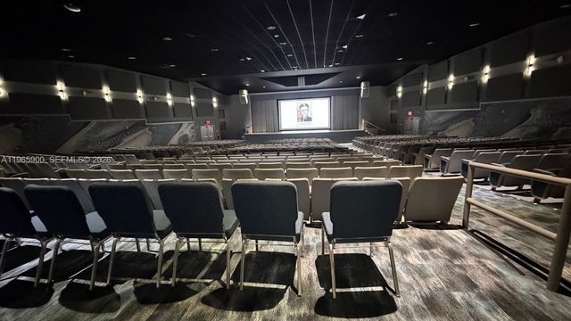 6180 Kings Gate Cir, Delray Beach, FL 33484