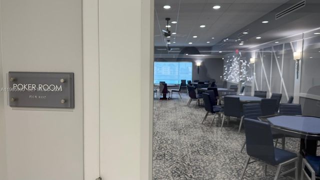 6180 Kings Gate Cir, Delray Beach, FL 33484