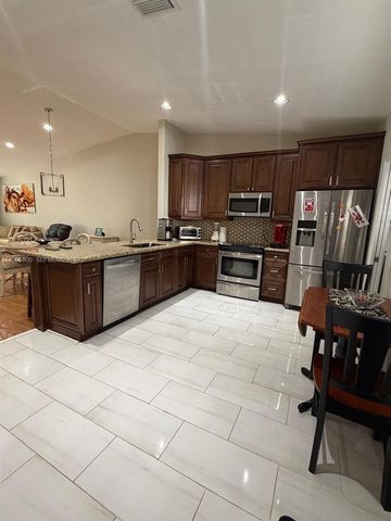 6180 Kings Gate Cir, Delray Beach, FL 33484