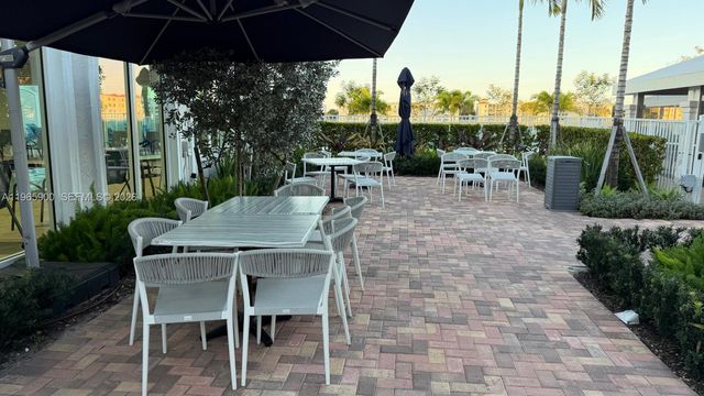 6180 Kings Gate Cir, Delray Beach, FL 33484