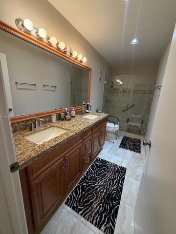 6180 Kings Gate Cir, Delray Beach, FL 33484