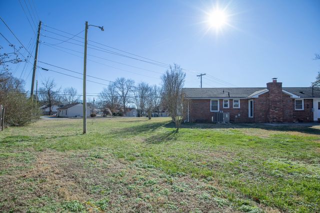2604 Hickory Dr, Springfield, TN 37172