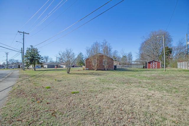 2604 Hickory Dr, Springfield, TN 37172
