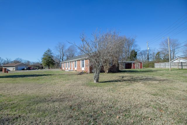 2604 Hickory Dr, Springfield, TN 37172