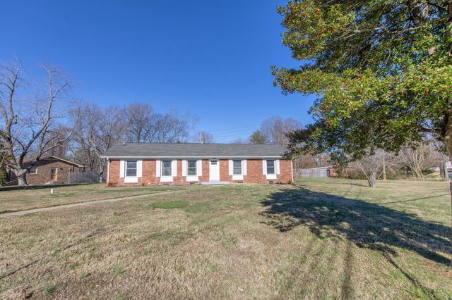 2604 Hickory Dr, Springfield, TN 37172