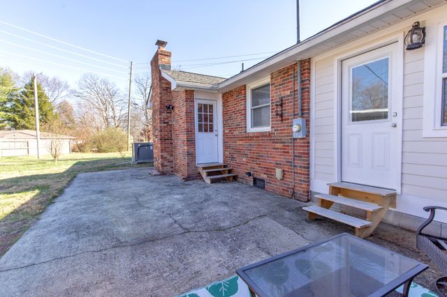 2604 Hickory Dr, Springfield, TN 37172