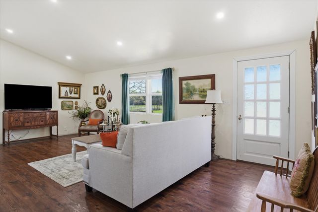 2610 Vz County Road 3105, Edgewood, TX 75117