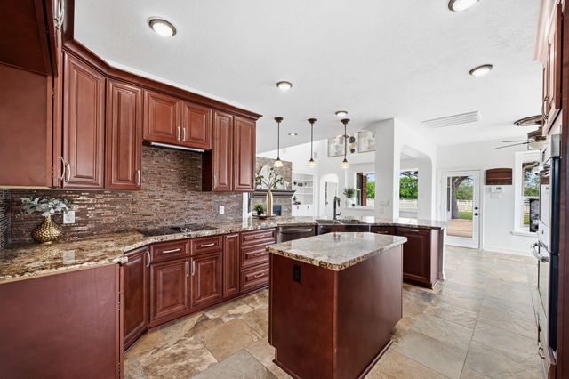 7211 Savannah Glen Lane, Richmond, TX 77469