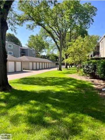 1115 N Old Woodward Avenue, Birmingham, MI 48009