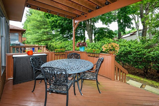 27 Hunt Court, Jericho, NY 11753