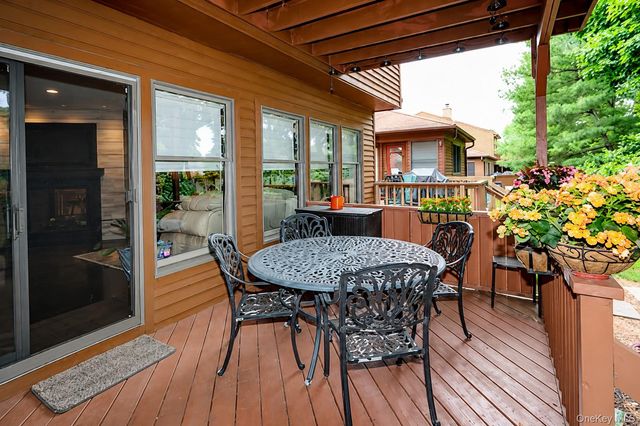 27 Hunt Court, Jericho, NY 11753