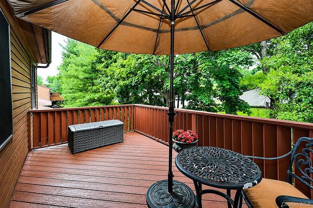 27 Hunt Court, Jericho, NY 11753