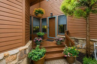 27 Hunt Court, Jericho, NY 11753