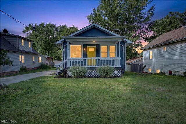 3226 W Ridgewood Drive, Parma, OH 44134
