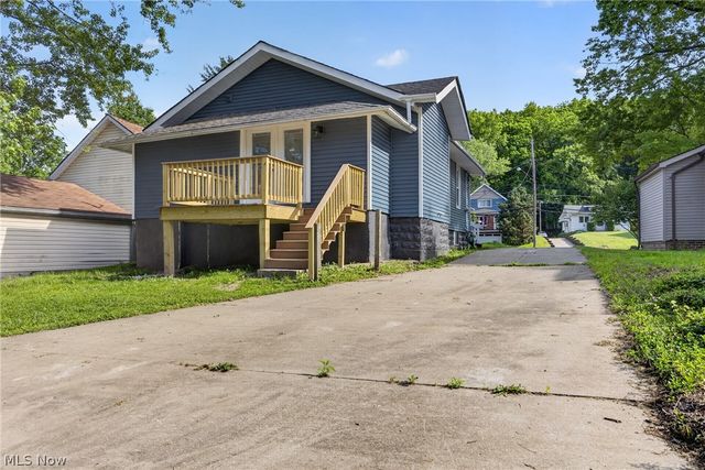 3226 W Ridgewood Drive, Parma, OH 44134