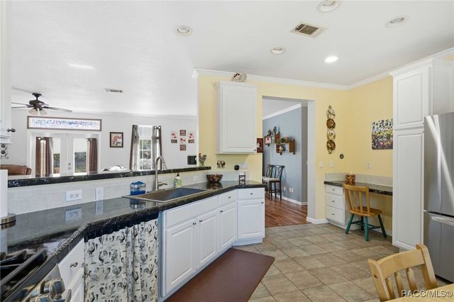 7724 W Sunmar Sample Lane, Dunnellon, FL 34433