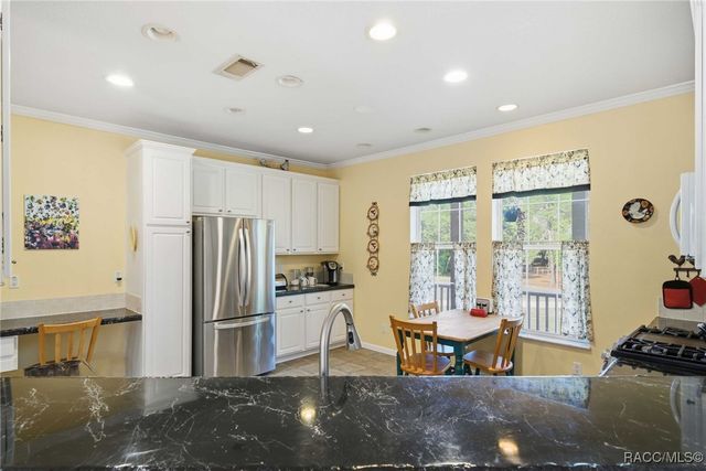 7724 W Sunmar Sample Lane, Dunnellon, FL 34433