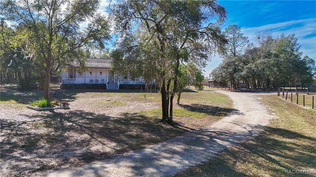 7724 W Sunmar Sample Lane, Dunnellon, FL 34433