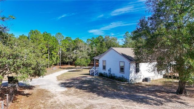 7724 W Sunmar Sample Lane, Dunnellon, FL 34433