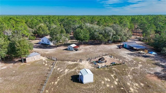 7724 W Sunmar Sample Lane, Dunnellon, FL 34433
